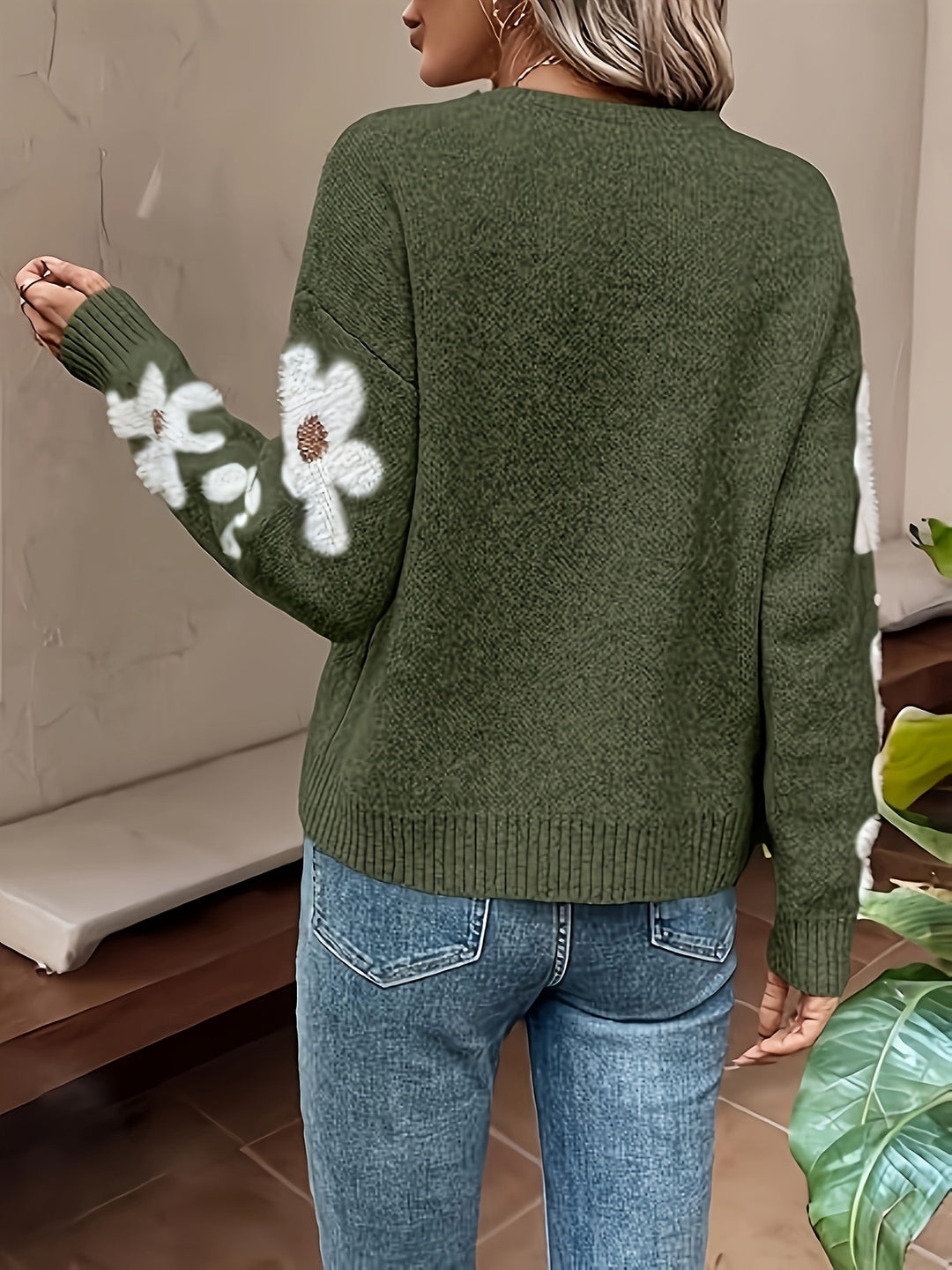 Emma | Cozy Floral Crew Neck Oversized Sweater with Fuzzy Appliques