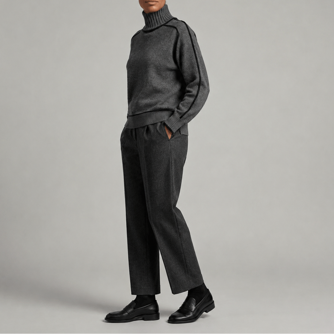 Vana | Cosy Oversized Turtleneck Sweater with Contrast Trim Detailing